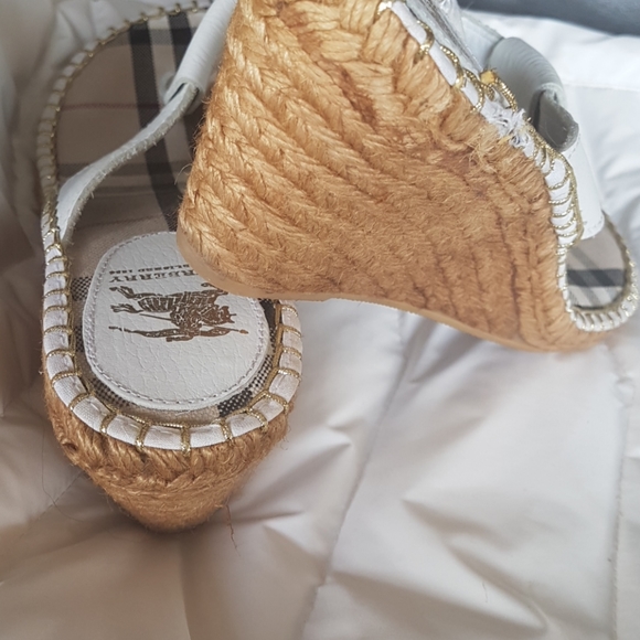 Authentic Burberry Shoes sized 41 - Picture 8 of 8